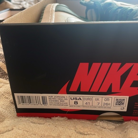 Nike Air Jordan 1 Retro High in Gorge Green - Picture 2 of 2